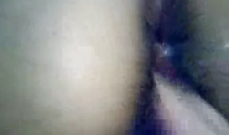 Pikaper convince the chicken to make love and fuck him in a car xxxxxnx