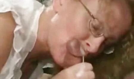 Maramoika suck big pron video hd dick before the camera.